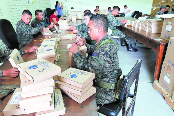 Militares toman el control de distribución de medicinas