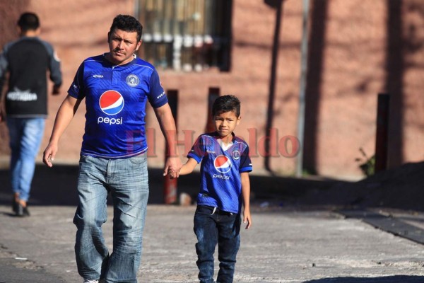 FOTOS: La hinchada infantil puso el ambientazo en el clásico Motagua vs Real España