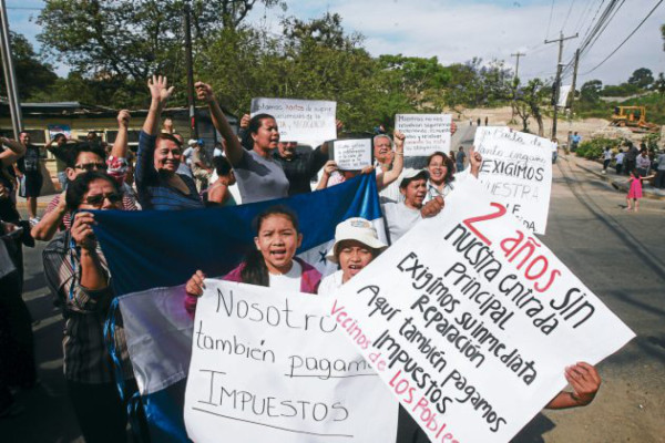 Burlados vecinos de Los Robles