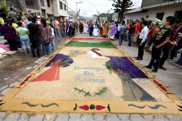 1,550 metros de alfombras tapizarán la capital