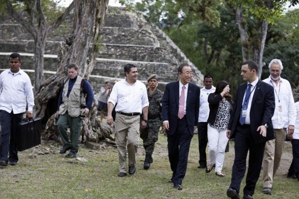 Fascinado Ban Ki-moon con el esplendor del parque de Copán