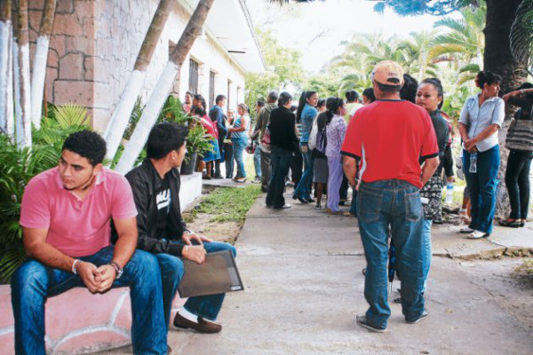 Padres de familia de Danlí se quejan por altos costos de útiles escolares