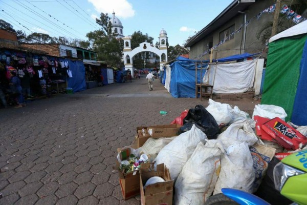 Ambiente de tranquilidad se vive en alrededores de Basílica de Suyapa