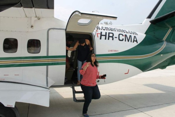 Aterriza primer vuelo comercial en aeródromo de Gracias, Lempira