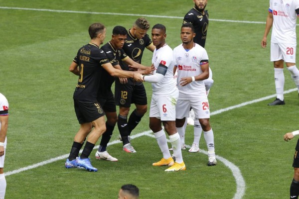 Zafarrancho, caída de Diego y expulsión del Patón: lo que no se vio del Olimpia-Motagua en EE UU