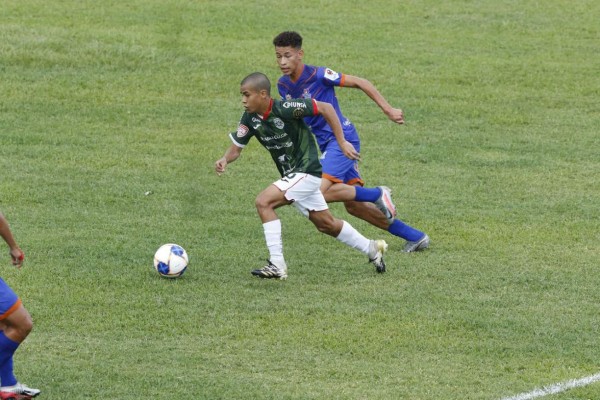 Aficionados del Yankel Rosenthal disfrutaron el festín de goles de Marathón contra Lobos UPNFM