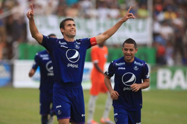 Los 10 futbolistas hondureños más atractivos