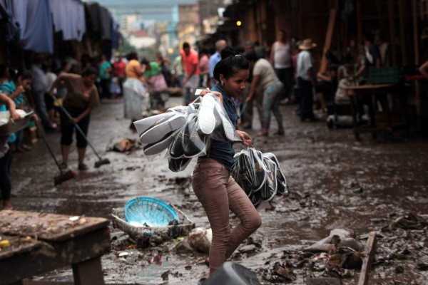 Desbordamiento de quebrada El Sapo inundó los mercados