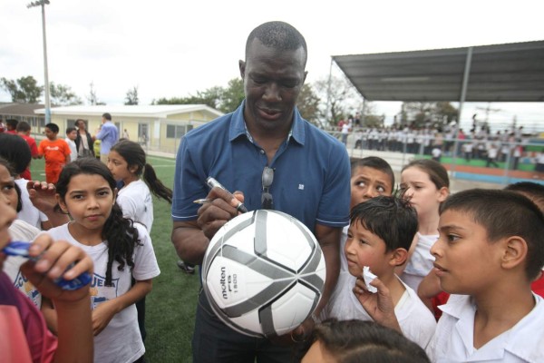 La Guaymuras renueva a glorias del fútbol