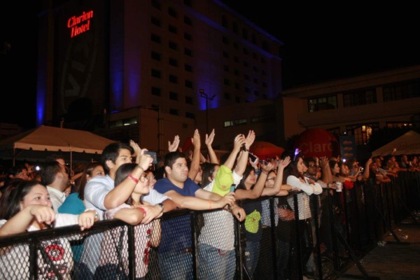 banquete musical por el décimo aniversario de 'la hora del té”