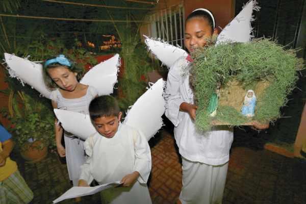 Peregrinos reciben alojamiento en los hogares capitalinos
