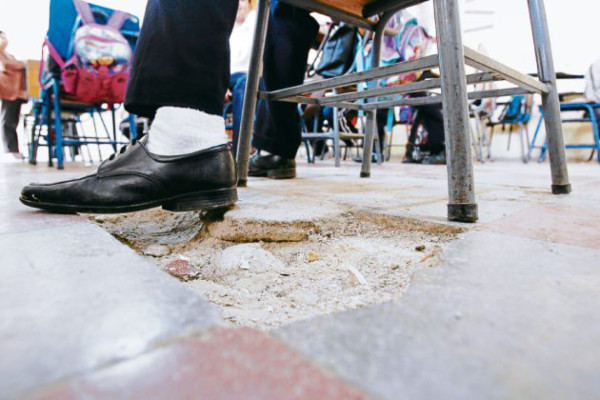 Calamidad escolar mantiene en riesgo a 1,000 estudiantes