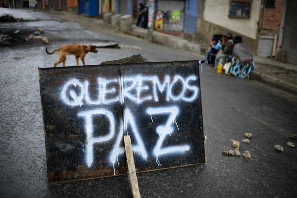 FOTOS: Calles de Bolivia amanecieron militarizadas tras salida de Evo Morales