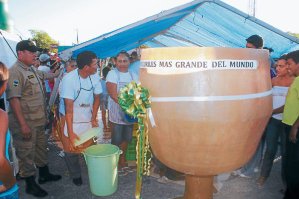 Elaboran el coctel más grande del mundo en Honduras