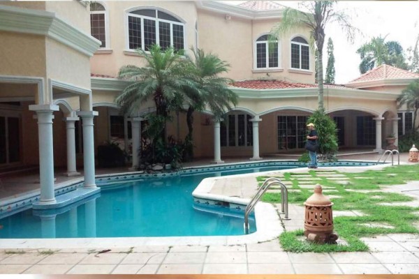 OABI responsabiliza a las FFAA de tener de piscinas la casa de los Rosenthal