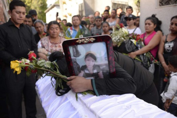 Piden levantar inmunidad a presidente de Guatemala por muerte de niñas en incendio