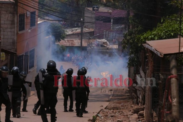 Disturbios en La Era: vecinos se oponen a entierros por miedo al Covid-19 (FOTOS)