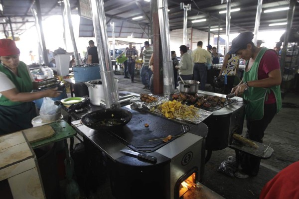 Retoman labores en Feria del Agricultor