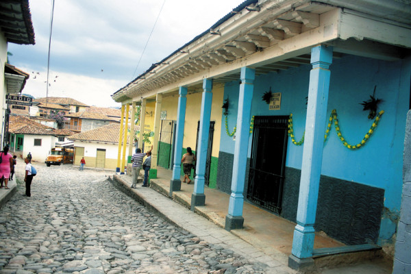 Antiguas edificaciones de Danlí y Yuscarán carecen de atención