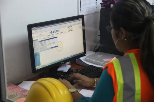 Los aduaneros piden bajar multa de L 17 mil por errores de dedo