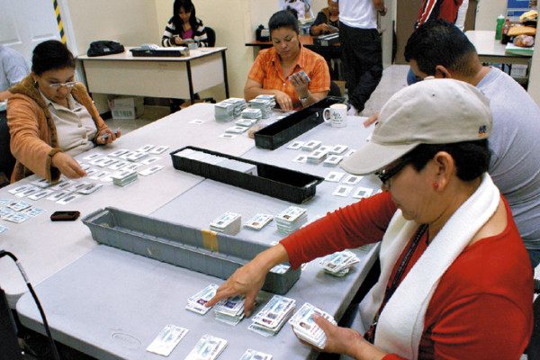 Empleados del Registro Nacional de las Personas amenazan con paro