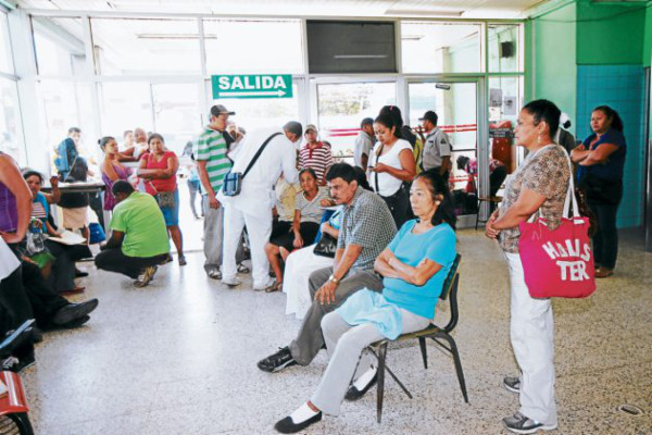 Gobierno buscará fin a crisis en hospitales