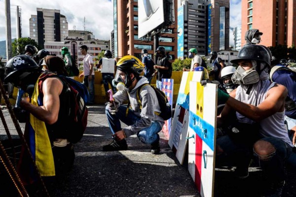 Maduro denunciará ante el Papa 'uso de niños' en actos violentos en Venezuela&nbsp;