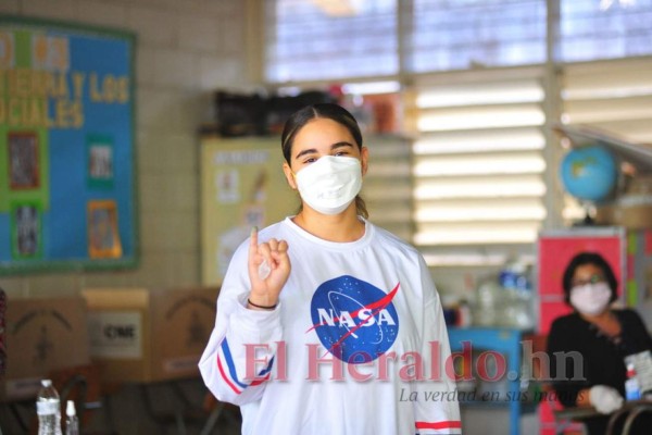 Las 20 imágenes que dejó la jornada electoral en la capital