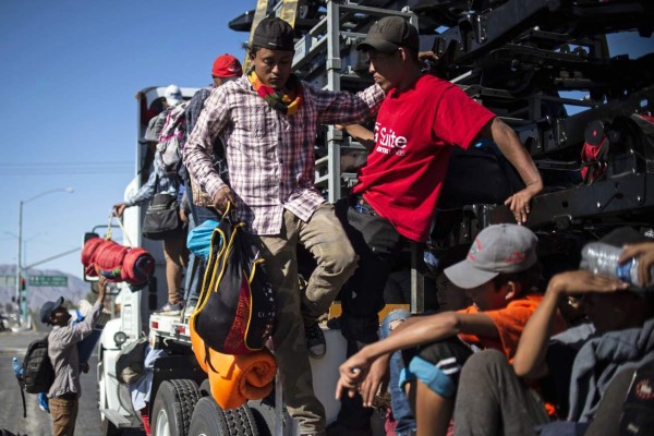 Las duras fotos de los migrantes de la caravana en su paso por Tijuana, México