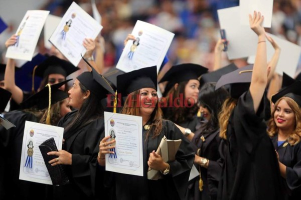 FOTOS: Estas bellas hondureñas obtuvieron su título de la UNAH