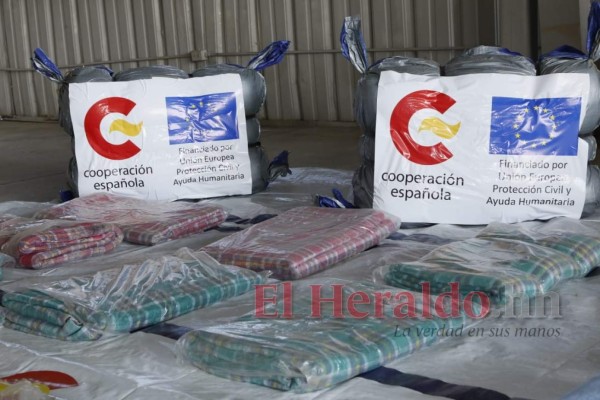 Reina Letizia visita zonas golpeadas por Eta y Iota con ayuda para afectados (FOTOS)