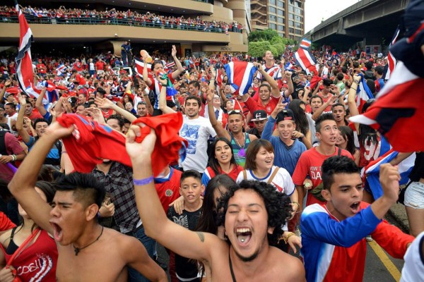 Fiesta en Costa Rica por el pase a cuartos en el Mundial