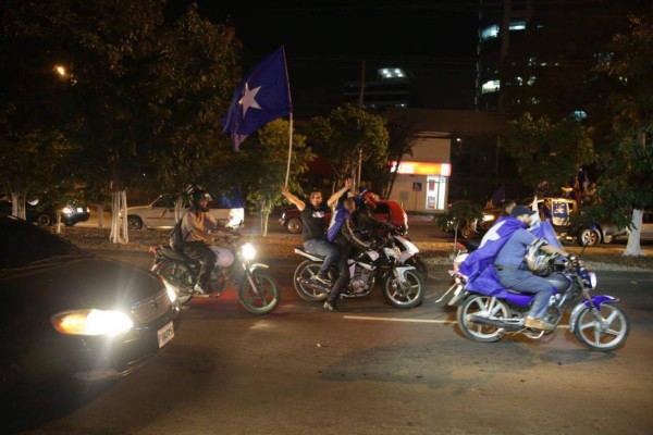 Nacionalistas muestran su apoyo a JOH por tercer día consecutivo