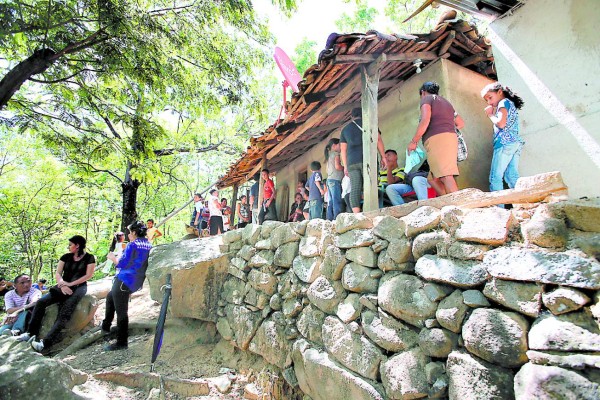 '¿Mi papi está dormido?', pregunta hijo de Cobra asesinado