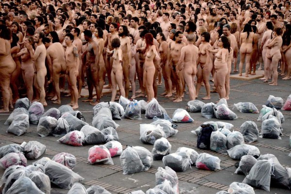 Más de seis mil colombianos se desnudan para Spencer Tunick