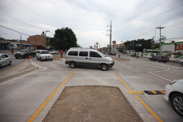Eliminan cruces en el bulevar Centroamérica, frente a la colonia Kennedy de Tegucigalpa