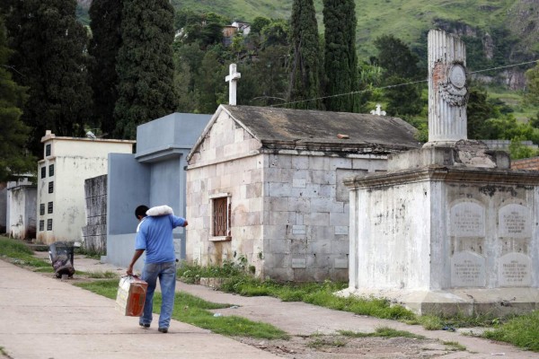 Comienzan a remozar los camposantos de la capital