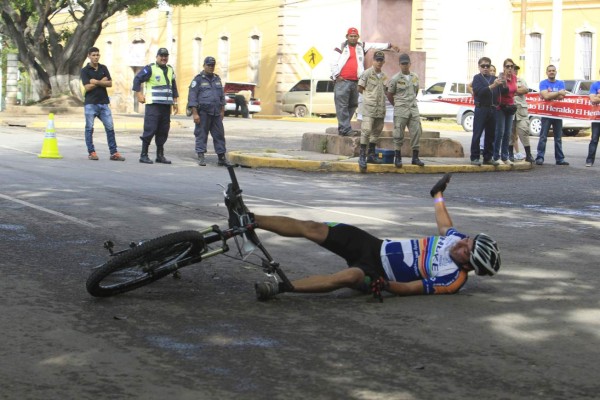 III Vuelta Ciclística: Las caídas aparatosas