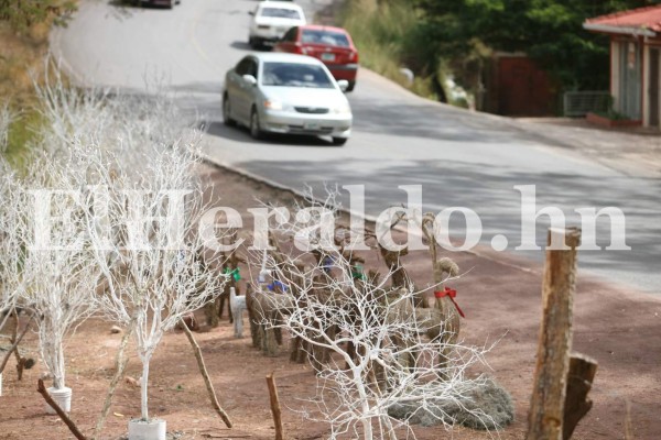 Auge comercial de adornos navideños en las salidas de Tegucigalpa