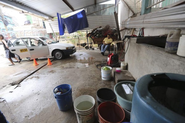 Prohíben uso de agua potable en car wash