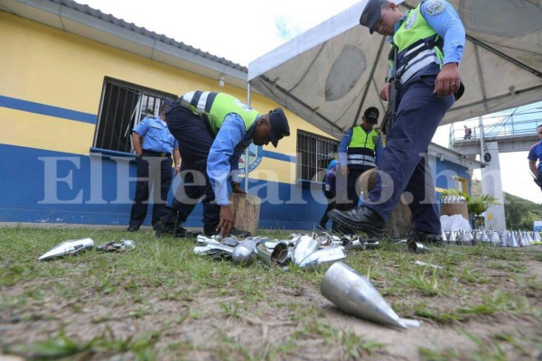 Toma nota: Tránsito decomisa accesorios peligrosos en llantas de los autos y camiones