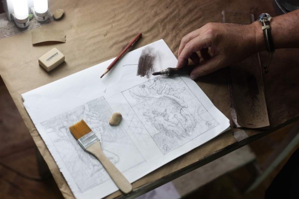 Arte: Armando Lara, un viaje al dibujo en carboncillo