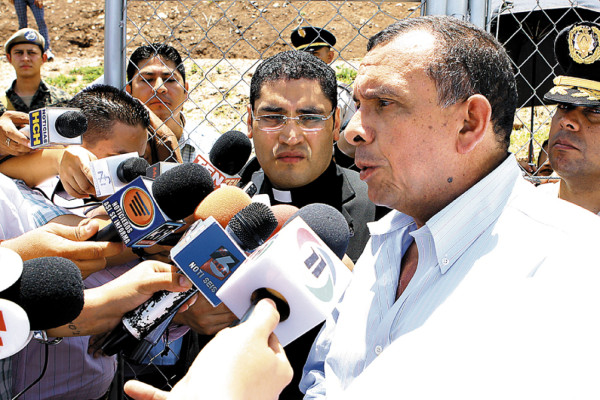 Lobo impuso 'bozal' por denuncia del Ihnfa