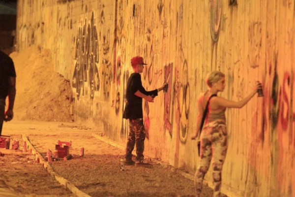 Policía de Brasil tras Justin Bieber por graffitis