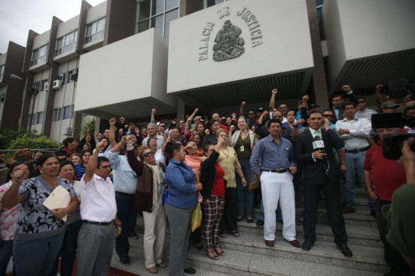 ENEE y sindicato acuerdan reintegrar 165 técnicos suspendidos