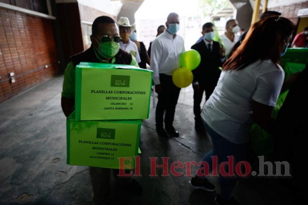 Partidos acuden al CNE y presentan planillas en los tres niveles electivos (FOTOS)