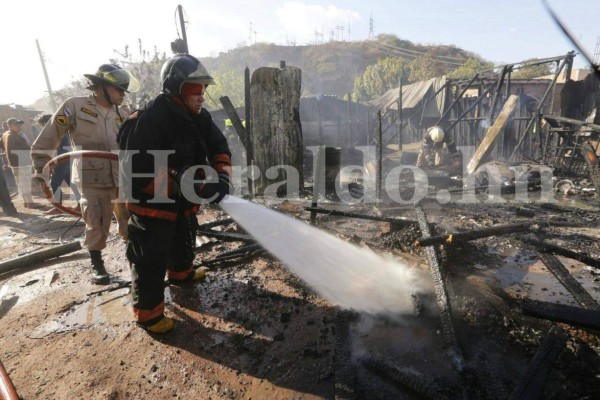 Ocho casa más son consumidas por las llamas en la capital de Honduras