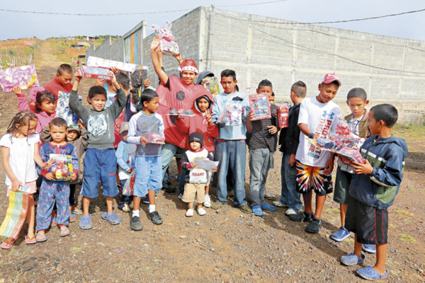EL HERALDO regala juguetes a niños de Altos de La Laguna
