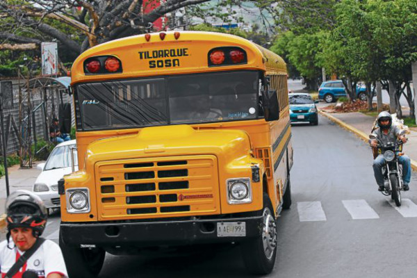 Severo incremento de seis lempiras piden en bus amarillo
