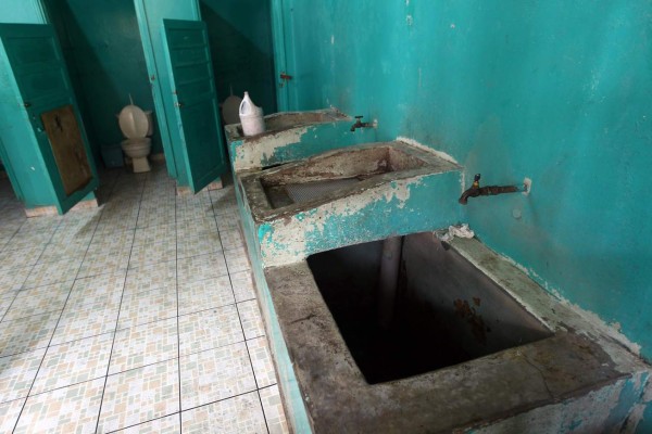 Honduras: Instalaciones sanitarias y aulas, principales carencias escolares